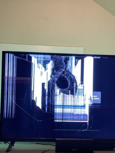 Cracked Tv Screen, Broken Tv Screen, Twitter Reaction, Drink Painting, Cracked Screen, Broken Screen, Tv Screen, Reaction Memes, Glitch Art