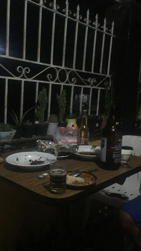 Walwal With Friends Prank, Drinking Soju Prank, Fake Photos Alak, Beer Prank Picture, Drinking Alcohol With Friends Prank, Fake Inuman Photos, Soju Aesthetic Night, Inom Prank Picture, Beer With Friends Night