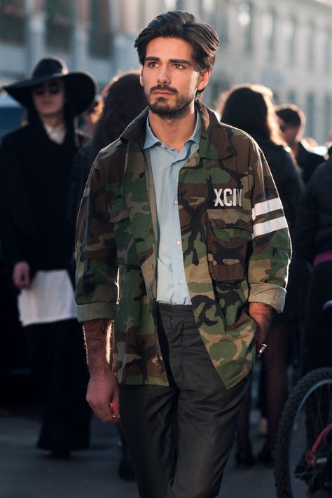 MFW F/W14 Giotto Calendoli Camo Jacket Outfit, Army Camo Jacket, Vintage Army Jacket, Military Haircut, Style Girlfriend, Camo Fashion, Army Jacket, Jacket Outfit, Camo Jacket