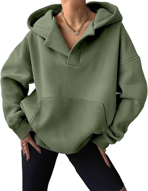 Perfect for fall spring and winter this women's oversized hoodie combines casual style with cozy comfort making it a wardrobe staple #AD Womens Oversized Hoodie, Comfy Fall Outfits, Fall Pullover, Oversized Hoodies, Oversize Casual, Casual Long Sleeve Shirts, Oversized Long Sleeve, Sweatshirt Outfit, Womens Crewneck