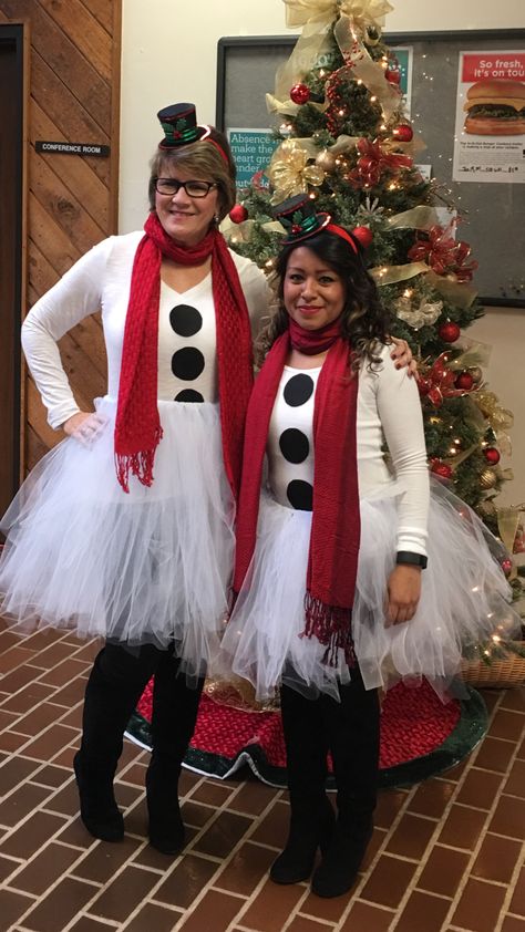 Christmas Costumes Couples, Group Of Best Friends, Girlfriend Group, Christmas Costumes Diy, Diy Ideas Christmas, Christmas Costumes Women, Olaf Costume, Snowman Costume, Group Costume Ideas