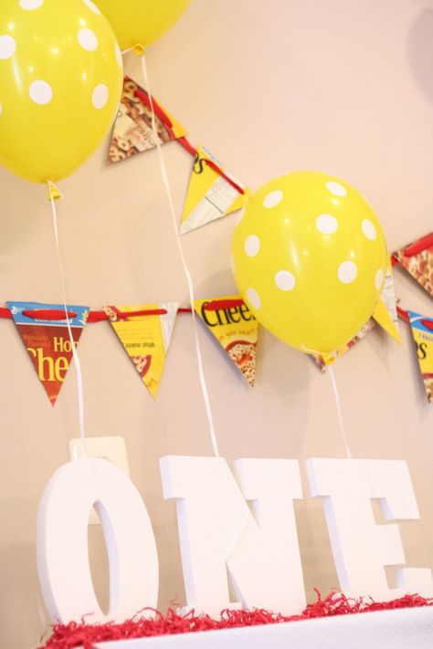 Love the Cheerios box banner... Cereal Themed Party, Birthday Breakfast Party, Lincoln Birthday, Winter Onederland Birthday Party, Polka Dot Balloons, Themed First Birthday, Sprinkle Party, Boy Birthday Party Themes, Cereal Boxes