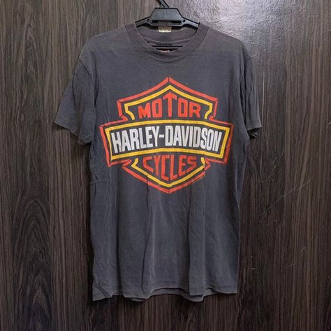 Vintage 90s Harley Davidson Big Logo T Shirt | Etsy Harley Davidson Vintage, Logo Vintage, Motor Harley Davidson Cycles, Logo T, Logo Shirt, Logo T Shirt, Tshirt Logo, Unisex Fashion, Fashion Games