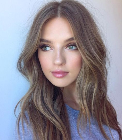 Here Are the Best Hair Colors for Pale Skin Lips Ideas, Pale Skin Hair Color, Hair Color For Fair Skin, Hair Pale Skin, Brunette Ombre, Ash Brown Hair, Dark Blonde Hair, Brown Balayage, Ombré Hair