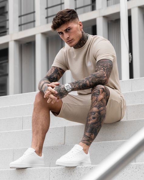 Mens Summer Outfits, Men Casual Summer, Mens Casual Outfits Summer, Mens Casual Dress Outfits, Cool Outfits For Men, Photography Poses For Men, Men Fashion Casual Outfits, Summer Outfits Men, Street Style Inspiration