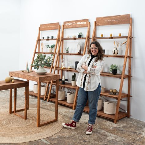 Display shelves for collectables