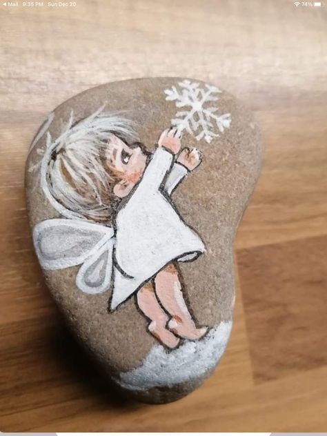 Angel Painting Easy, Christmas Rock Painting Ideas Easy, Angel Rock Painting, Christmas Stone Painting, Painted Christmas Rocks, Garden Rock Painting Ideas, Christmas Rock Art, Garden Rock Painting, Painted Rocks Christmas