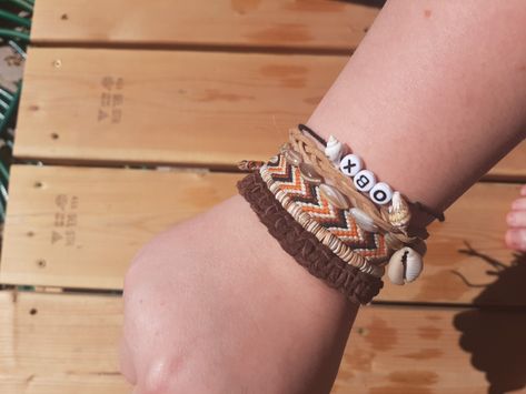 Chevron Bracelet Aesthetic, John B Bracelet, John B Aesthetic, Clay Bead Inspo, Square Knot Bracelet, Square Knot Bracelets, Obx Outer Banks, B Aesthetic, Chevron Friendship Bracelets