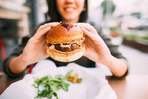 Top 10 burger joints in United States | Fox News Dairy Free Coffee, Eating Too Much, Plant Based Burgers, Healthy Burger, Impossible Burger, Kids Eat Free, Foods High In Iron, Eat Beef, Global Cuisine