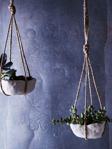 Diy Hanging Planters, Pottery Plant Pots, Hanging Plants Diy, Diy Hanging Planter, Hanging Plant Holder, Hanging Plants Indoor, Diy Plant Hanger, Diy Plant Stand, Garden Pottery