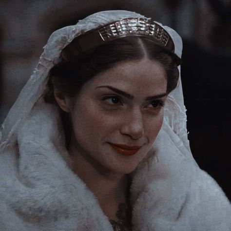 Royalty Aesthetic Princess, Salem Tv Show, Elizabeth Of York, Princess Face, Medieval Aesthetic, Royalty Aesthetic, Ideal Beauty, Anne Boleyn, Alternative Hair