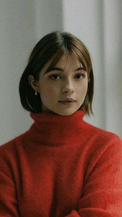 Turtle Neck Portrait, Turtleneck Sweaters, Haircut And Color, Girl Short Hair, Short Hair With Bangs, Haircuts With Bangs, Dream Hair, Aesthetic Hair, Hairstyles Haircuts