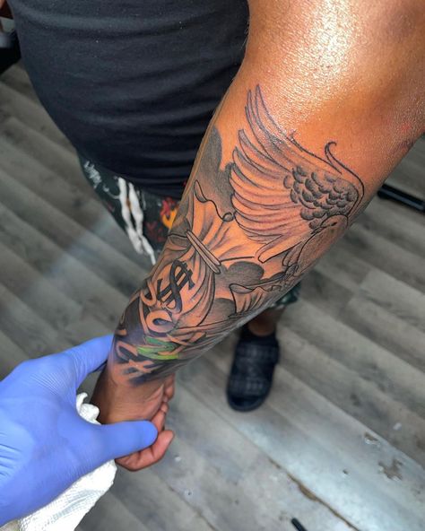 Left Forearm Tattoo, Black People Tattoos, Rose Tattoo Sleeve, Half Sleeve Tattoos Forearm, Lion Tattoo Design, Neck Tattoos Women, Forarm Tattoos, Men Tattoos Arm Sleeve, Forearm Sleeve Tattoos