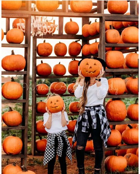 Pumpkin Patch Photoshoot Kids, Mask Photoshoot, Mommy Daughter Photoshoot, Winnie The Pooh Halloween, Pumpkin Patch Photoshoot, Pumpkin Patch Pictures, Daughter Photoshoot, Toddler Photoshoot, Pumpkin Mask