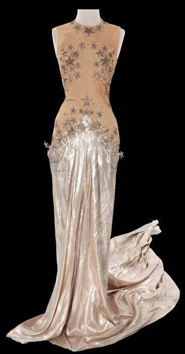 1920's dress. @designerwallace Ziegfeld Girl, Art Deco Gown, Eve Arden, Ziegfeld Girls, 1920s Dress, Vintage Gowns, Vintage Couture, 1940s Fashion, 1920s Fashion