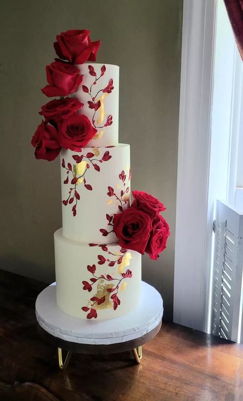 Red Quinceanera Cake Ideas, Red Wedding Cake Elegant, Red Floral Cake, Cake With Red Flowers, Wedding Cake With Red Roses, Red Silver Wedding, Red Wedding Cake, Red Rose Wedding Cake, Pumpkin Pancakes Recipe