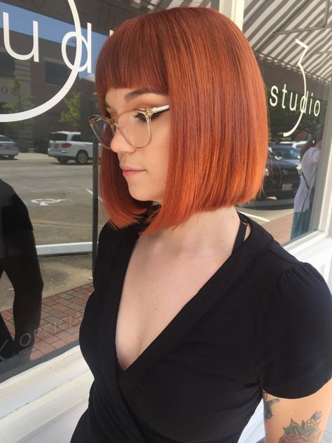 Copper bob Orange Bob With Bangs, Copper Bob Hair Short, Copper Bob With Bangs, Short Copper Bob, Copper Red Bob, Copper Bob Hair, Ginger Bob, Short Copper Hair, Copper Bob