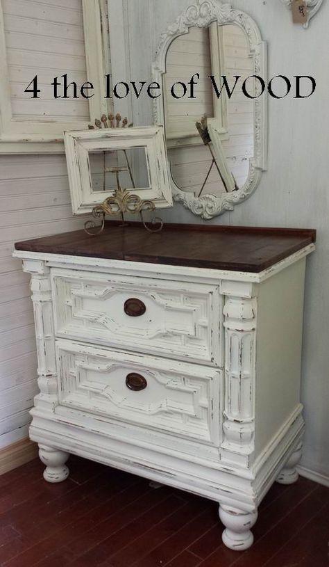 4 the love of wood: DARK WAXED WOOD TOP - white and wood nightstands White Wood Bedroom Furniture, Dresser Top Decor, White Distressed Furniture, Dark Wood Bedroom Furniture, Dark Wood Bed, Dark Bedroom Furniture, Bedroom Dark, Dark Wood Furniture, Chalk Paint Ideas