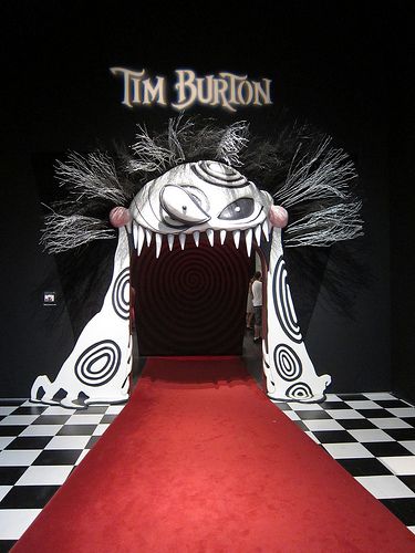 Tim Burton Tim Burton Decor, Tim Burton Exhibit, Tim Burton Party, Original Batman, Halloween Props Scary, Batman Movies, Halloween Circus, Halloween Movie Night, Tim Burton Art