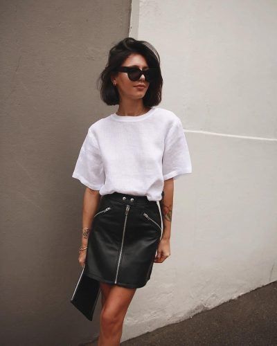 Leather Skirt Outfit Casual, Leather Skirt Summer, Black Leather Skirt Outfit, Leather Mini Skirt Outfit, Mini Skirts Outfits Summer, Black Mini Skirt Outfit, Skirt Outfit Casual, Linen T Shirt, Short Leather Skirts