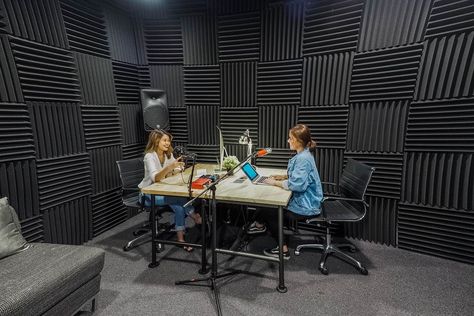 Video Podcast Studio Design, Podcast Studio Design, Multimedia Room, Podcast Room, Podcast Ideas, Wedding License, Office Idea, Professional Photography Studio, Podcast Studio