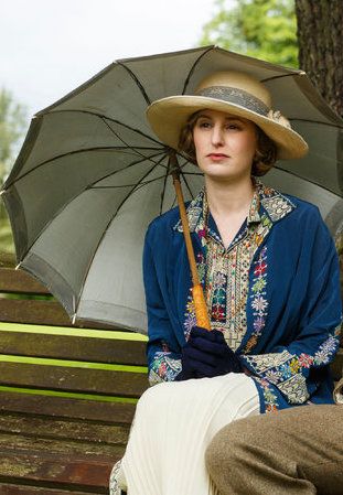 Lady Edith from Downton Abbey Season 6. Costume Designer: Anna Robbins. 1920a Fashion, Downtown Abbey Fashion, Downton Abbey Season 6, Edith Crawley, Downton Abbey Costumes, Matthew Crawley, Downton Abbey Series, Laura Carmichael, Elizabeth Mcgovern