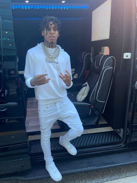 Nle Choppa Outfits, All White Fit, Ayo And Teo, Nle Choppa, Black Men Fashion Urban, Nba Outfit, Rapper Outfits, Drip Outfit Men, Dope Fits