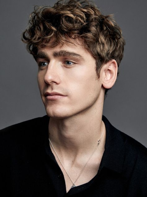 fc • tom webb Mens Wavy Haircuts, Tom Webb, Men Haircut Curly Hair, Mens Hairstyles Thick Hair, Wavy Hair Men, 얼굴 그리기, Wavy Haircuts, Men Haircut Styles