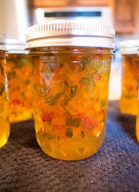 JALAPENO PEPPER JELLY - Parsley Thyme & Limoncello Jalapeños Jelly, Peach Pepper Jelly, Hot Pepper Jelly Recipe, Jalapeno Jam Recipe, Jalapeno Jelly Recipes, Pepper Jelly Recipe, Jalapeno Pepper Jelly, Pepper Jelly Recipes, Jalapeno Chili