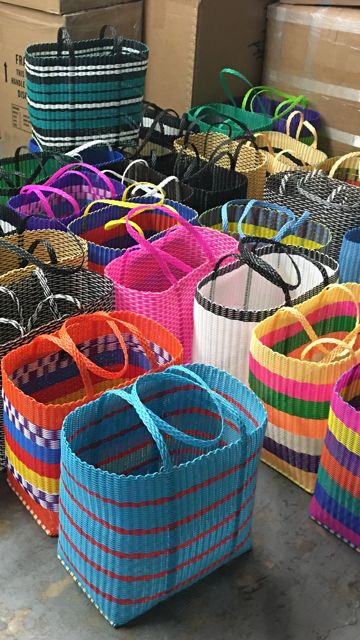 MY BEACH BAGS - Totes Mexican Bags, Plastic Totes, Knit Decor, Recycled Bags, Woven Beach Bags, Mexican Bag, Vintage Picnic, Recycle Bag, Grocery Bags