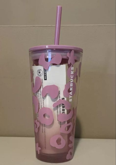 Pink Starbucks Cup, Hot Pink Decor, Starbucks Bottles, Starbucks Cup Design, Starbucks Tumbler Cup, Stationery Obsession, How To Order Starbucks, Halloween Cups, Pretty Mugs