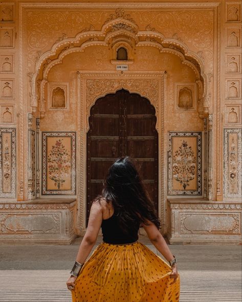 Jaipur Vacation Outfit, Jaipur Aesthetic Photography, Vrindavan Aesthetic Outfit, Rajasthan Aesthetic Outfits, Jaipur Aesthetic Outfits, Jaipur Quotes, Jaipur Pics, What To Wear India, Rajasthani Aesthetic