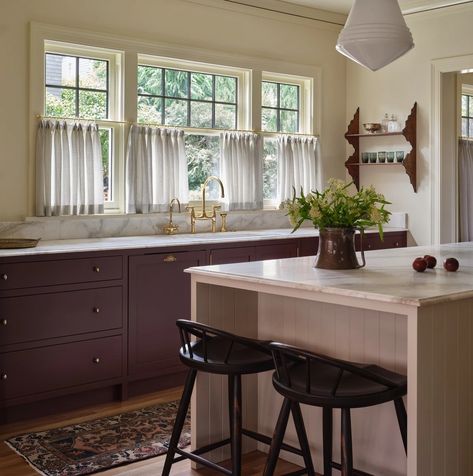 The Expert - This Wine-Colored Paint Is Our Experts’ Favorite Hue for Fall, Plus 13 More Shades They Love Burgundy Paint Colors, Plum Kitchen, Plum Paint, Paint Color Trends, Best Neutral Paint Colors, Bedford Street, Burgundy Paint, Craftsman Farmhouse, Dressing Room Closet