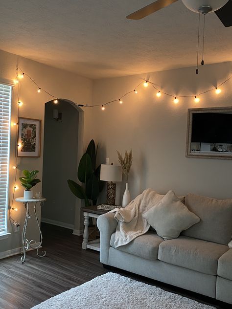 Living Room String Lights, String Lights Living Room, Space Room Decor, Room String Lights, Korean Bedroom, College Living Rooms, High Af, Apartment Lighting, Room Decor Tips