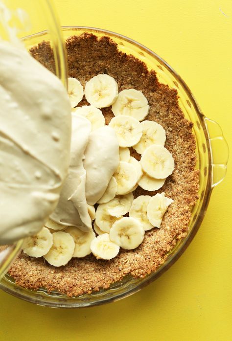 Pouring filling over the crust and banana layers for our gluten-free vegan Banana Cream Pie Vegan Banana Cream Pie, Creamy Pie, Pie Pie, Vegan Pie, Minimalist Baker, Coconut Cream Pie, Banana Cream Pie, Vegan Banana, Banana Cream