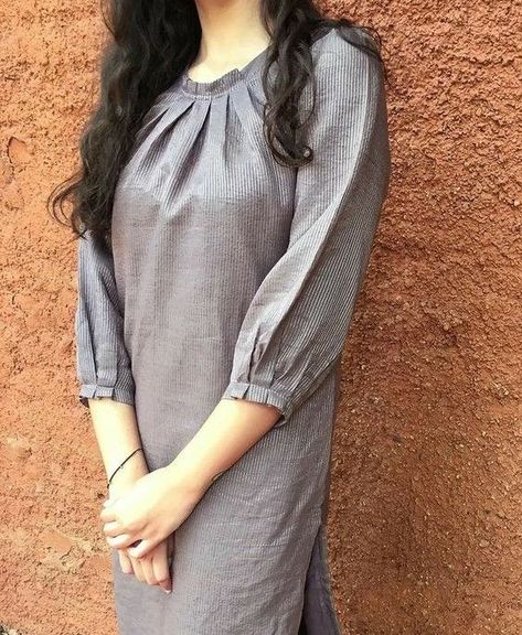 Stylish Kurtis Design, Kurti Sleeves Design, New Kurti Designs, Simple Kurta Designs, Designer Kurti Patterns, Simple Kurti Designs, Neck Designs For Suits, Trendy Shirt Designs, Long Kurti Designs