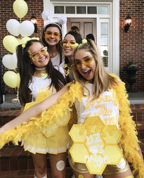 Bee Sorority Theme, Gold Rush Football Theme Outfits, Gold Theme Football Game Outfit, Gold Football Game Outfit, Gold Out Football Game Outfit, Butterfly Bid Day, Carnaval Outfit, Sorority Themes, Sorority Poses