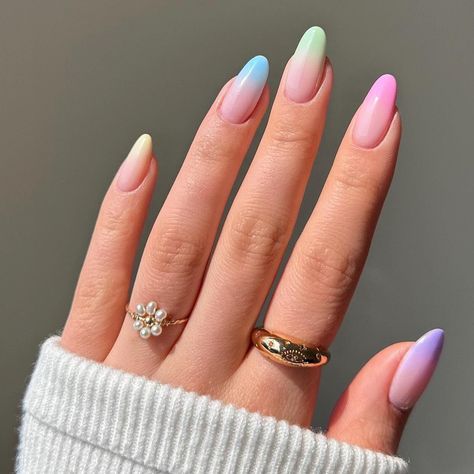 Ombre Nails Multicolor, Multicolored Ombre Nails, Colorful Ombré Nails, Ombre Nails Colorful, Nails Verlauf, Nail Inspo Ombre, Nails Summer Ombre, Trendy Ombre Nails, Ombre Nails Ideas