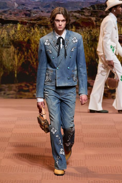 Louis Vuitton Fall 2024 Menswear https://www.vogue.com/fashion-shows/fall-2024-menswear/louis-vuitton/slideshow/collection#15 Timbaland Boots, 2024 Menswear, Cowboy Aesthetic, American Workwear, Menswear Fashion Show, Menswear Fashion, Pharrell Williams, Leather Cap, Louis Vuitton Men