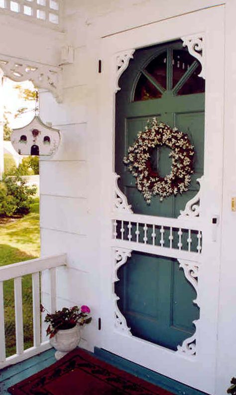 Victorian Screen & Storm Door | Custom Wellesley Model | www.VintageDoors.com Screen Door Ideas, Wooden Screen Door, Diy Screen Door, Farmhouse Front Door, Casa Country, Screen Doors, Wooden Screen, Farmhouse Front, Tv Decor