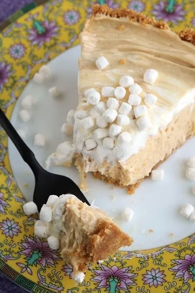 Fluffernutter Pie, Marshmallow Fluff Recipes, Easy Buttercream Frosting, Fluff Recipe, Vanilla Fudge, Marshmallow Creme, Peanut Butter Pie, Butter Pie, Marshmallow Fluff