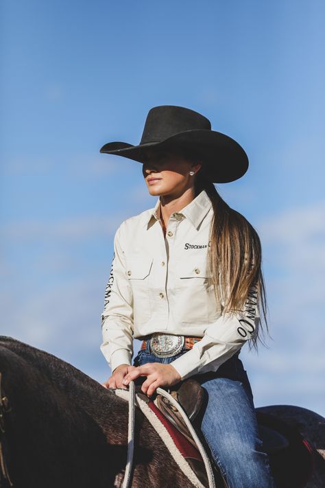 Country Cowgirl Aesthetic, Western Riding Outfit, Horse Riding Outfit Western, Chic Cowgirl Outfits, Western Riding Clothes, Ranch Outfits, Cowgirl Photoshoot, Foto Cowgirl, Western Photoshoot