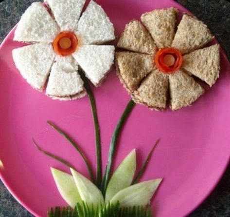 Kitchen Fun I would also serve these for our Mother's Day party. Flower-Shaped Tea Sandwiches Creative Sandwich, Fun Foods To Make, Decorações Com Comidas, Whats For Lunch, Food Gallery, Fun Lunch, Tea Sandwiches, Fun Kids Food, Toddler Meals