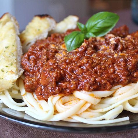 Meaty Spaghetti, Best Spaghetti Sauce, Sauce Spaghetti, Best Spaghetti, Spaghetti Sauce Recipe, Grandmas Recipes, Tomato Juice, Spaghetti Recipes, Meat Sauce