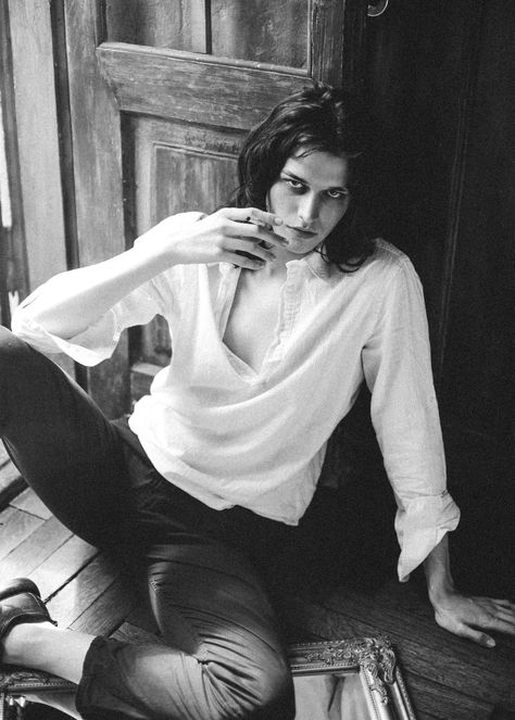 Miles Macmillan, Acotar Cast, Erin Mommsen, Miles Mcmillan, Male Portrait Poses, Character Inspiration Male, Male Portrait, Portrait Poses, Long Hair Styles Men