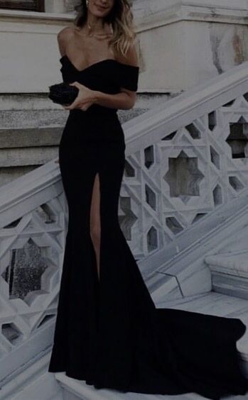 Luxury Formal Dress, Gala Black Dresses Elegant, Black Ball Dress Classy, Gala Dresses Elegant Black, Black Gala Dress Classy, Mafia Dresses Aesthetic, Black Prom Dress Classy, Gala Dress Aesthetic, Formal Gala Dresses Classy