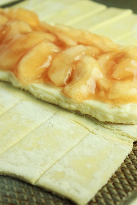 Puff Pastry Apple Recipes, Breakfast Braid, Apple Braid, Philo Dough, Quick Breakfast Ideas, Practically Homemade, Cream Cheese Breakfast, Cream Cheese Puff Pastry, Danish Recipes