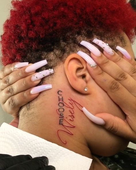 ALLEX  REDD®️ | Tattoo Artist on Instagram: “C H O O S E  W I S E L Y (j cole inspired tattoo) • Did this joint on my lil sis @bigmama.ink it was only right we had to play…” Small Neck Tattoos, Girl Neck Tattoos, Hand Tattoos For Girls, Cute Hand Tattoos, Pretty Hand Tattoos, Neck Tattoos Women, Tasteful Tattoos, Tattoos For Black Skin, Neck Tattoos