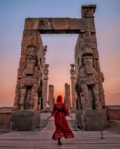 In the heart of Fars, somewhere 10 km north of Marvdasht and 60 km northeast of Shiraz, is a civilized land of glorious Achaemenid history. The ancient city of Takht-e Jamshid or Persepolis is the capital of the Achaemenid Empire and many palaces in it show off the grandeur of ancient history. #historic #historicalplace #bestplacestogo #bestvacations #wonderful_places #persepolise #takhtejamshid #shiraz #achaemenid #persia #persian #tourismattractions #tourism #turista Perspolis Shiraz Iran, Persian People, Visit Iran, Shiraz Iran, Iran Pictures, Persian Architecture, Iran Travel, Persian Art Painting, Ancient Persia