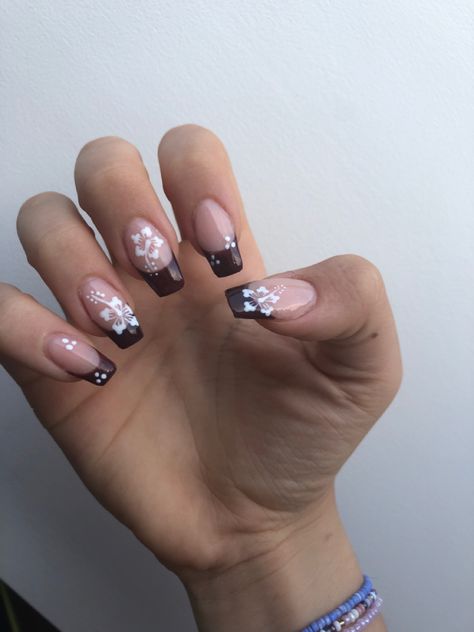 #hibiscusnails #brown Brown Hibiscus Nails, Hibiscus Nail Art, Hibiscus Nails, Pretty Manicures, Tropical Nails, Treat Yoself, Beach Nails, Brown Nails, Square Nails